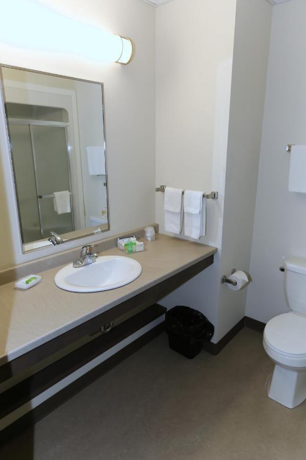 Crossroads Inn & Suites Paradise ภายนอก รูปภาพ