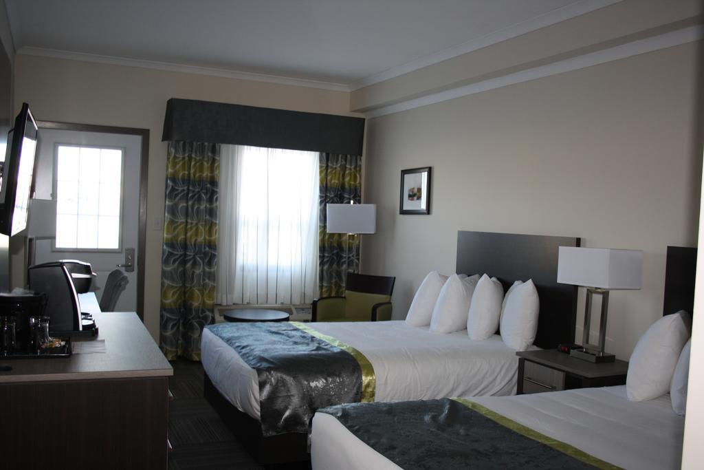 Crossroads Inn & Suites Paradise ภายนอก รูปภาพ