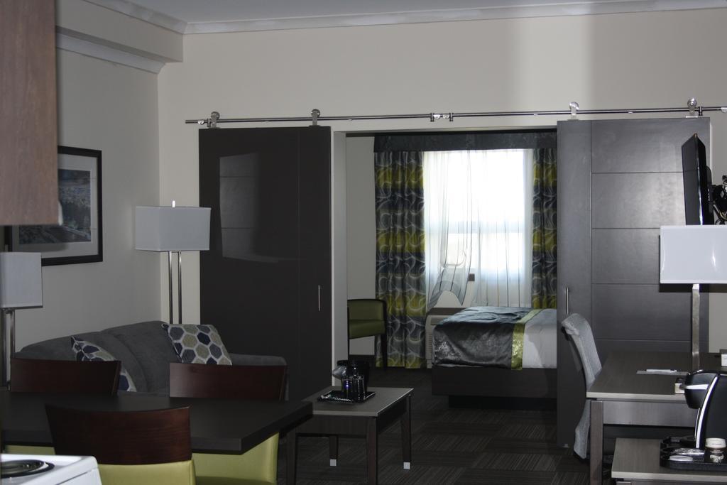 Crossroads Inn & Suites Paradise ภายนอก รูปภาพ