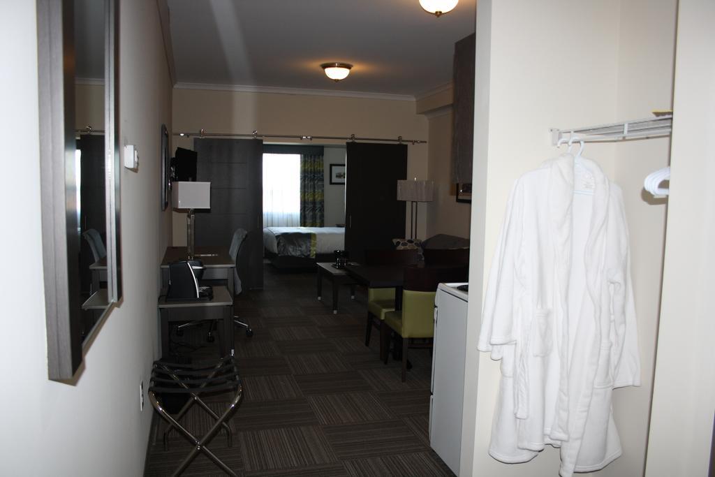 Crossroads Inn & Suites Paradise ภายนอก รูปภาพ