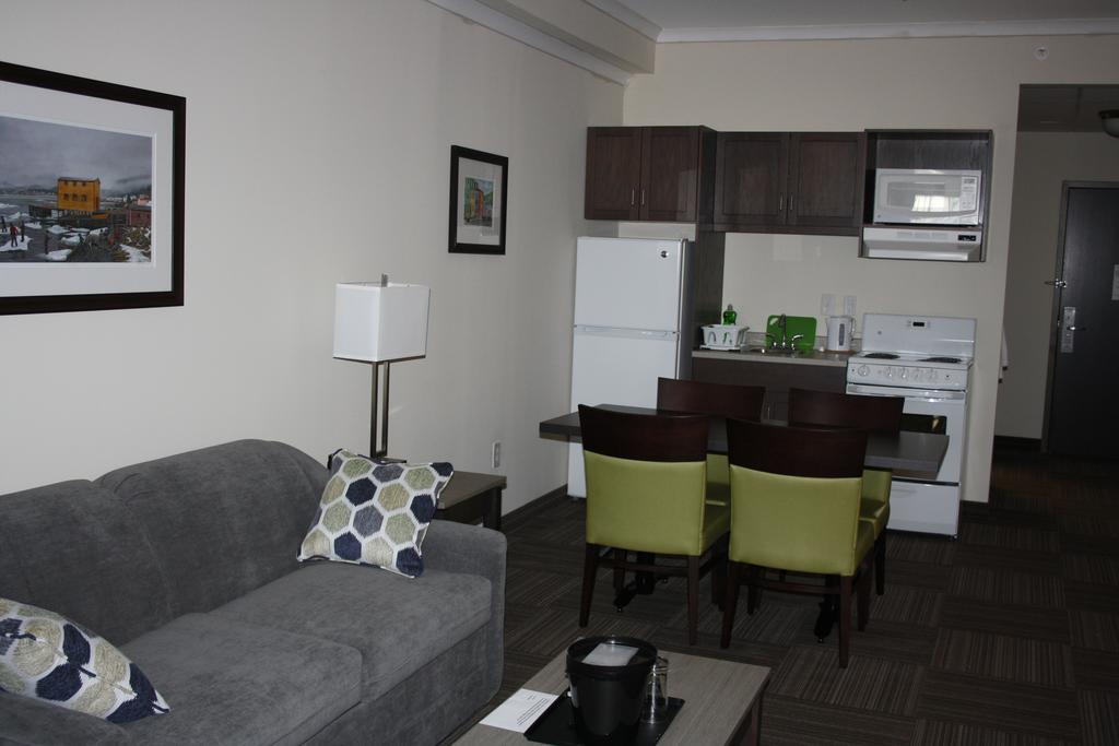 Crossroads Inn & Suites Paradise ภายนอก รูปภาพ