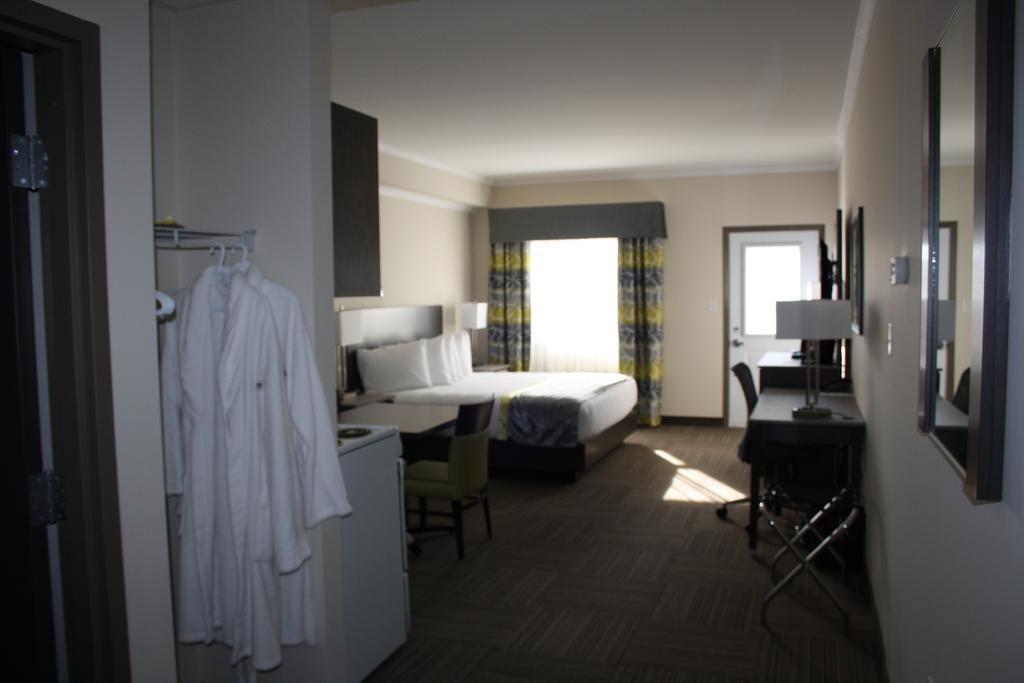 Crossroads Inn & Suites Paradise ภายนอก รูปภาพ