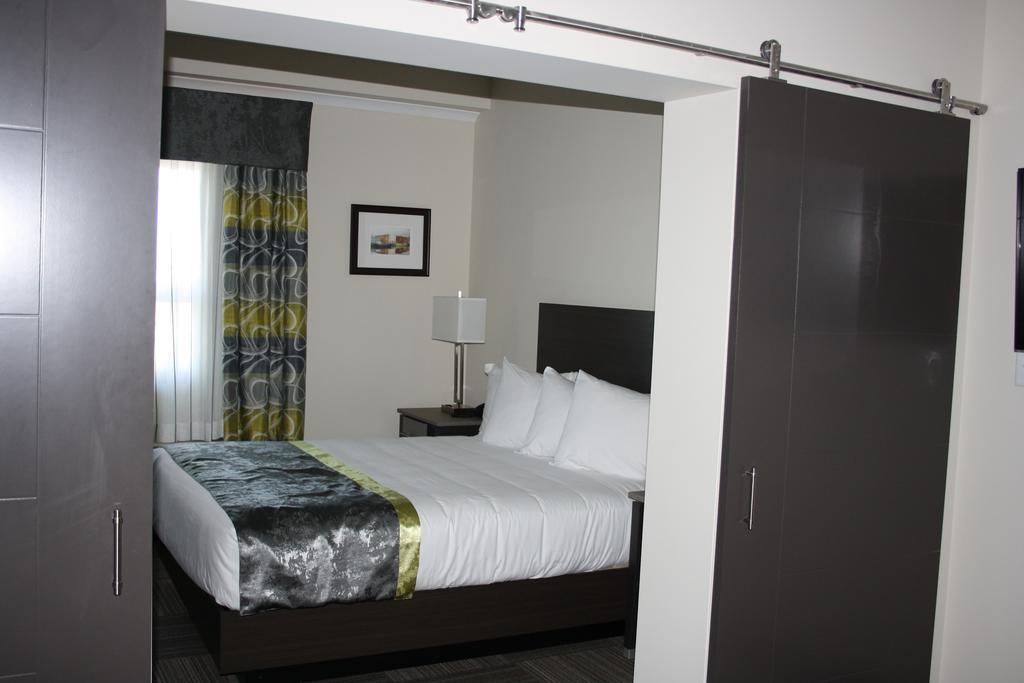 Crossroads Inn & Suites Paradise ภายนอก รูปภาพ