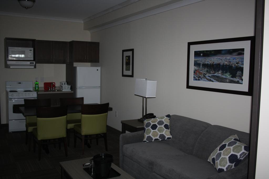 Crossroads Inn & Suites Paradise ภายนอก รูปภาพ