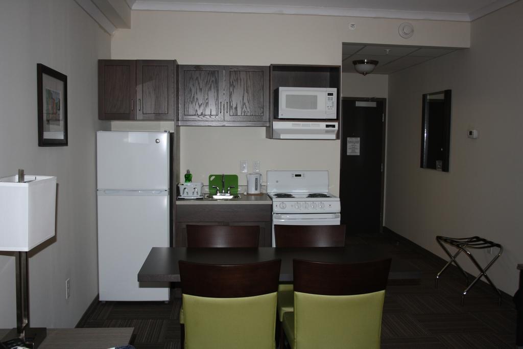 Crossroads Inn & Suites Paradise ภายนอก รูปภาพ