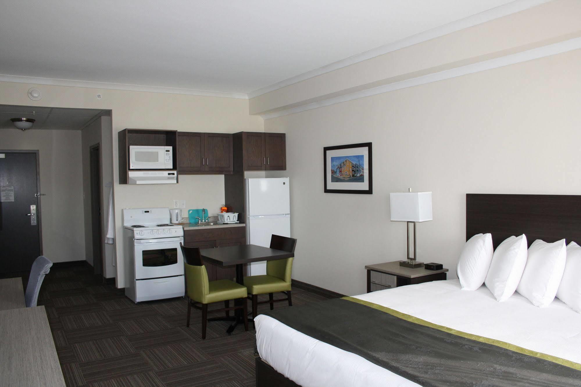 Crossroads Inn & Suites Paradise ภายนอก รูปภาพ