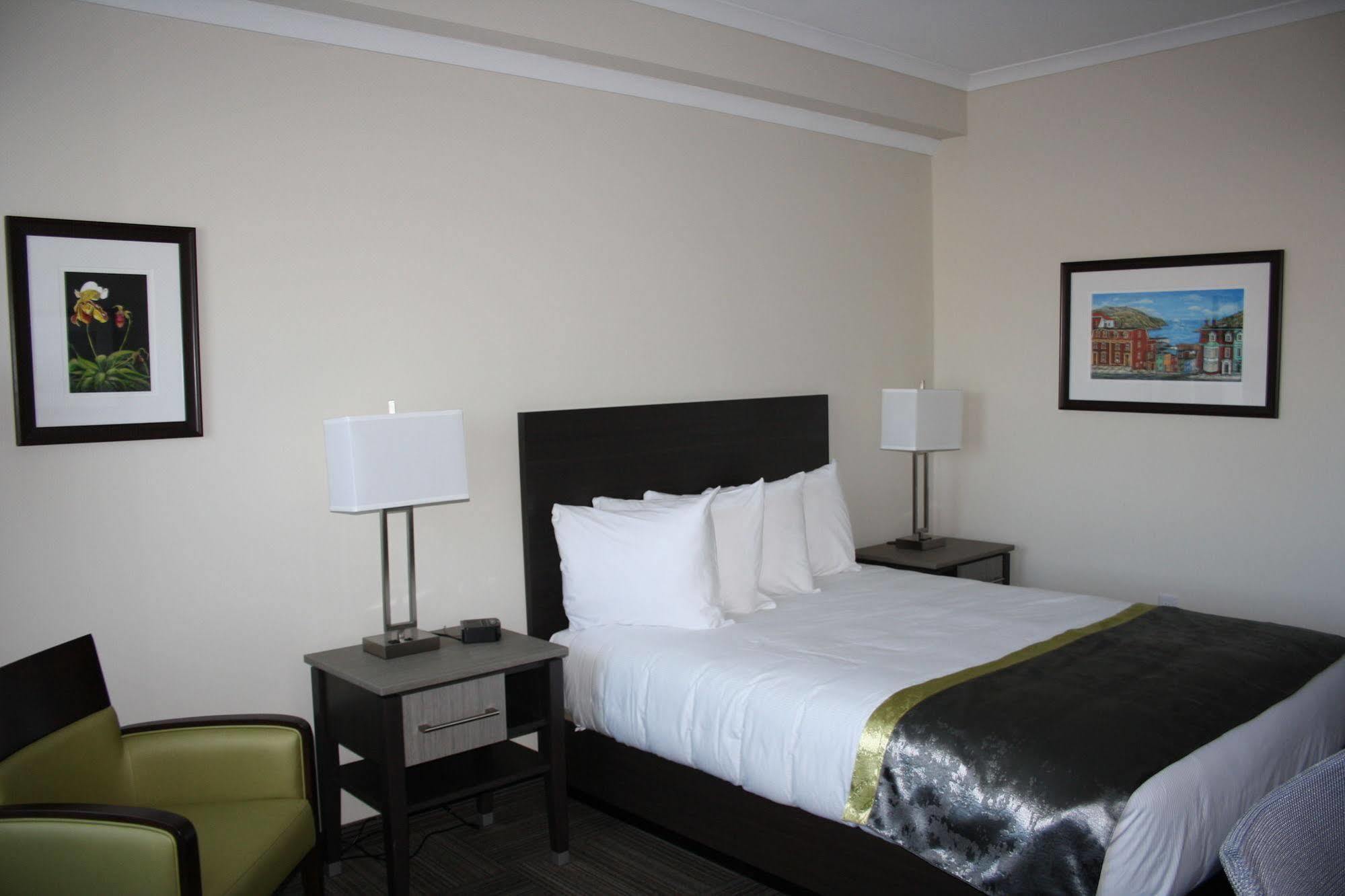 Crossroads Inn & Suites Paradise ภายนอก รูปภาพ