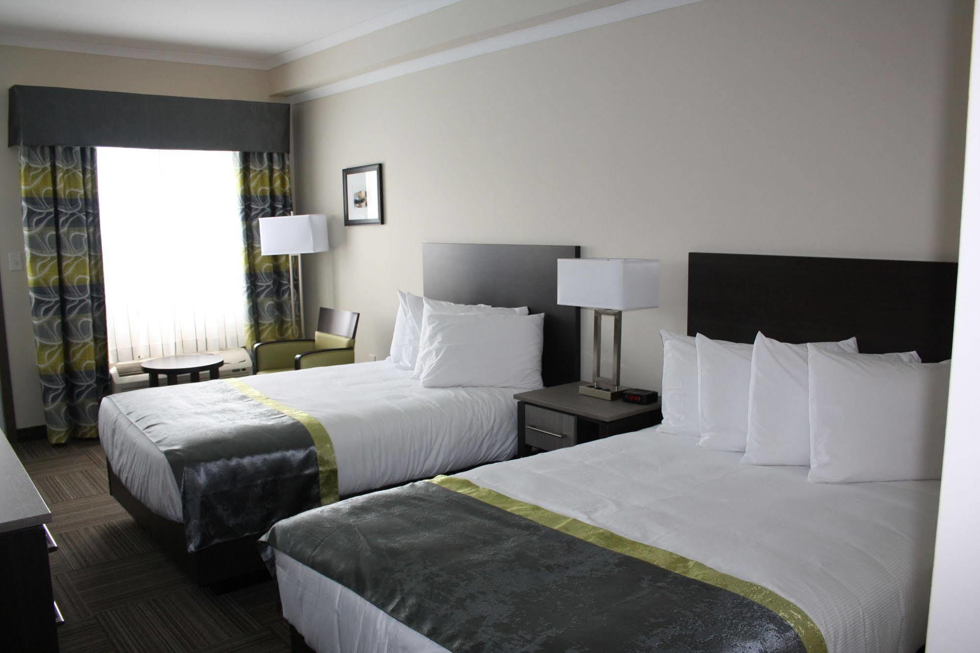 Crossroads Inn & Suites Paradise ภายนอก รูปภาพ