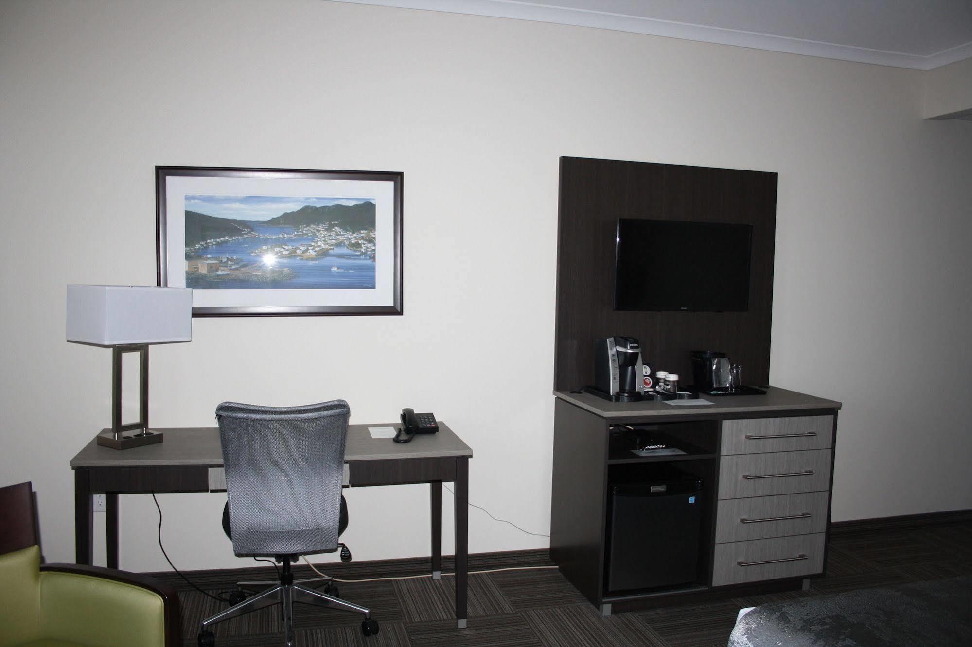 Crossroads Inn & Suites Paradise ภายนอก รูปภาพ