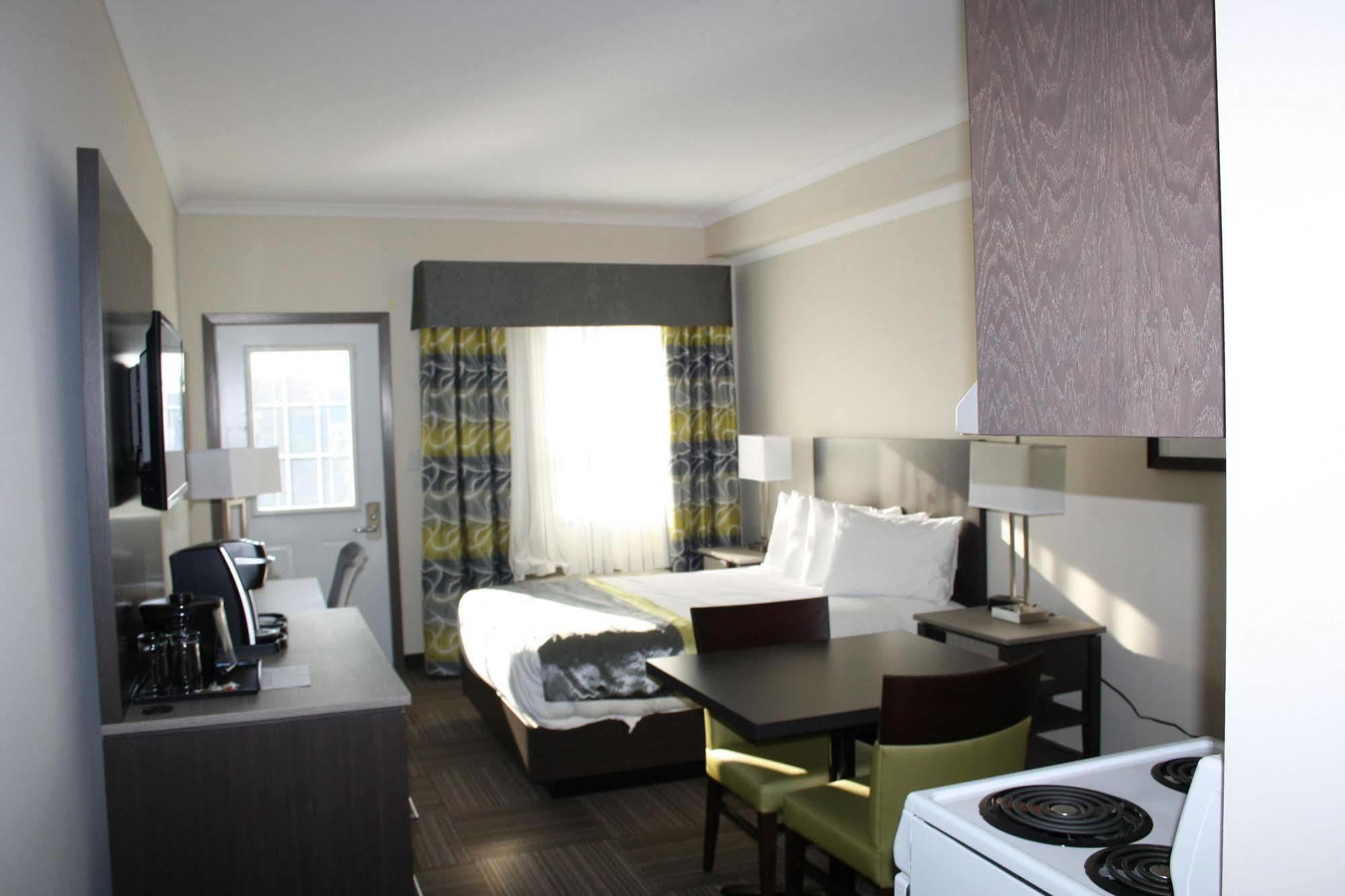 Crossroads Inn & Suites Paradise ภายนอก รูปภาพ