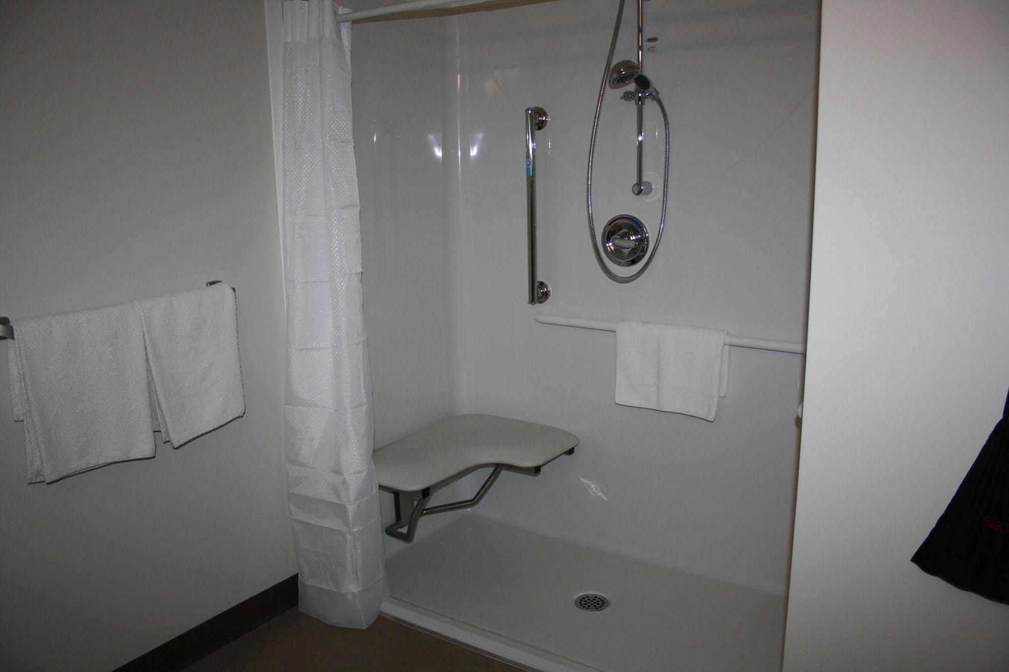 Crossroads Inn & Suites Paradise ภายนอก รูปภาพ
