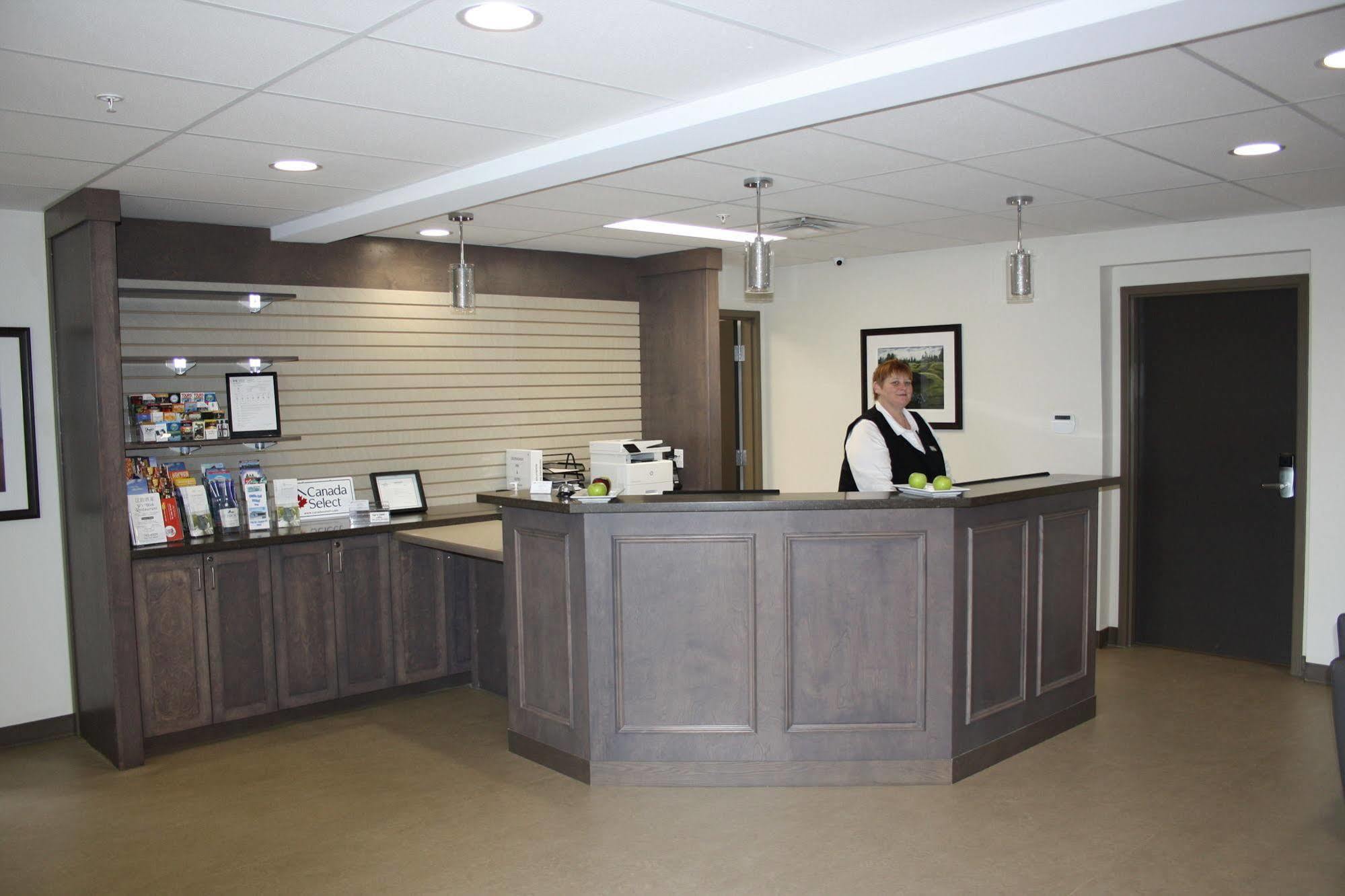 Crossroads Inn & Suites Paradise ภายนอก รูปภาพ