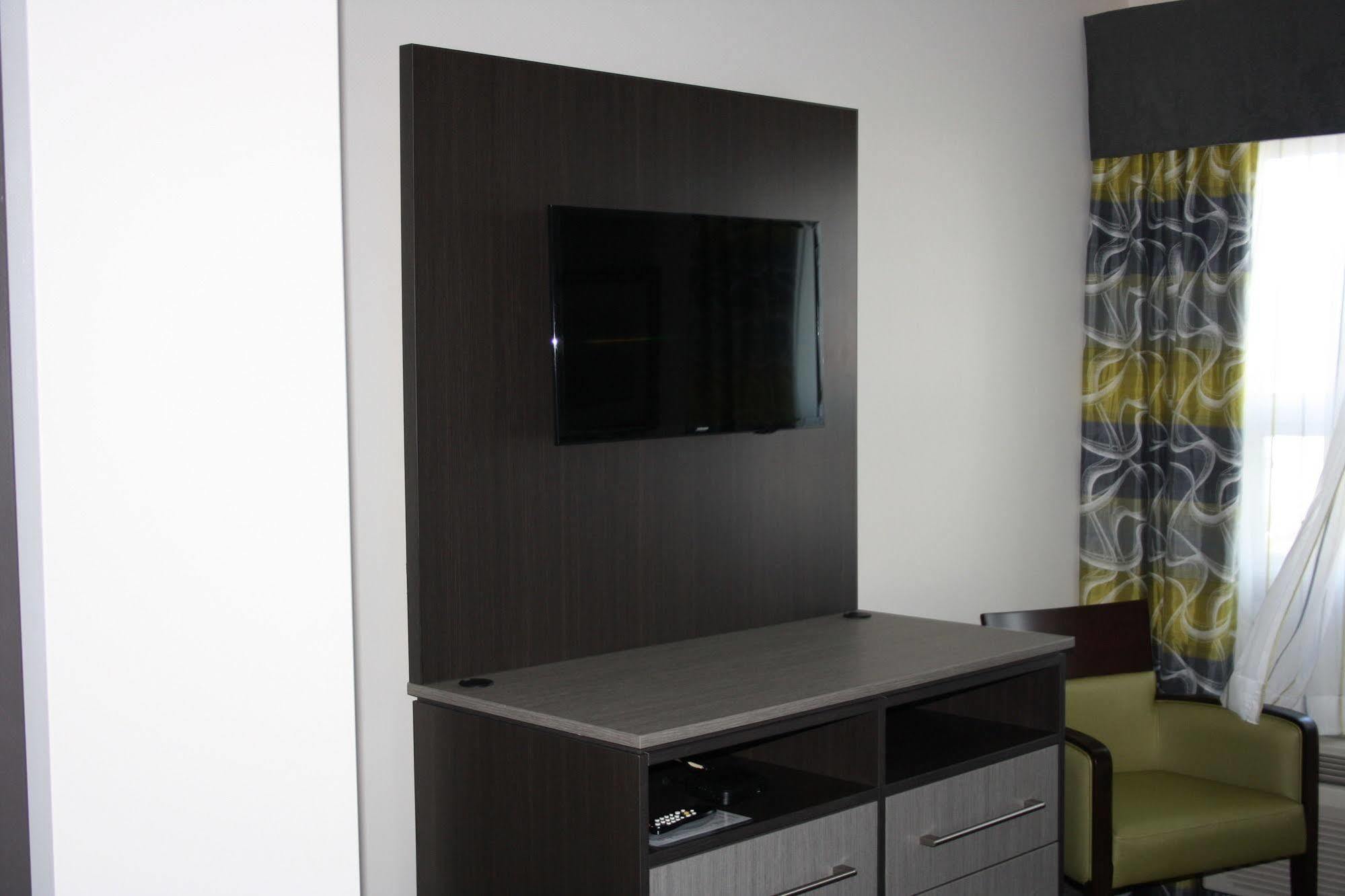 Crossroads Inn & Suites Paradise ภายนอก รูปภาพ