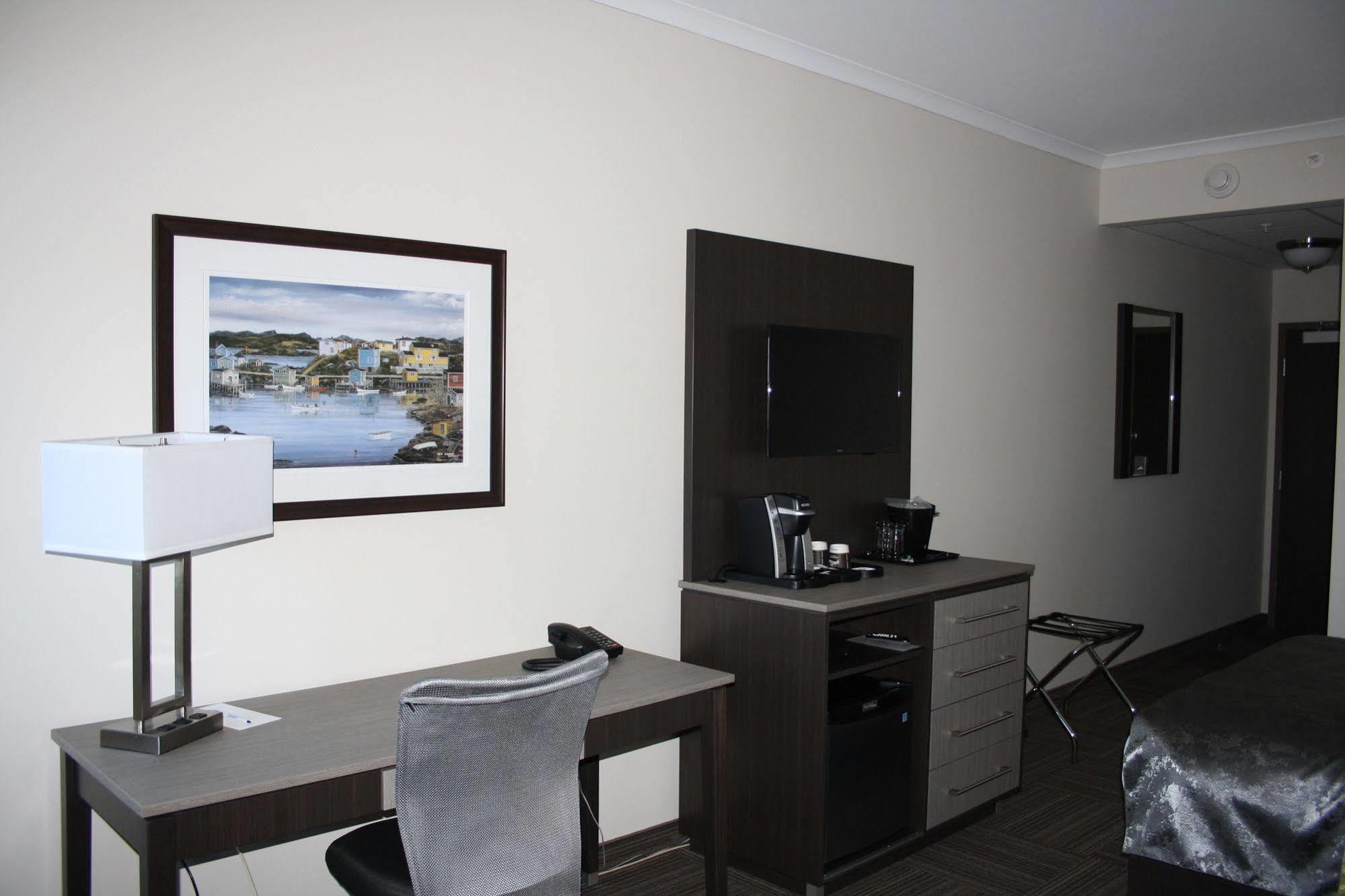Crossroads Inn & Suites Paradise ภายนอก รูปภาพ