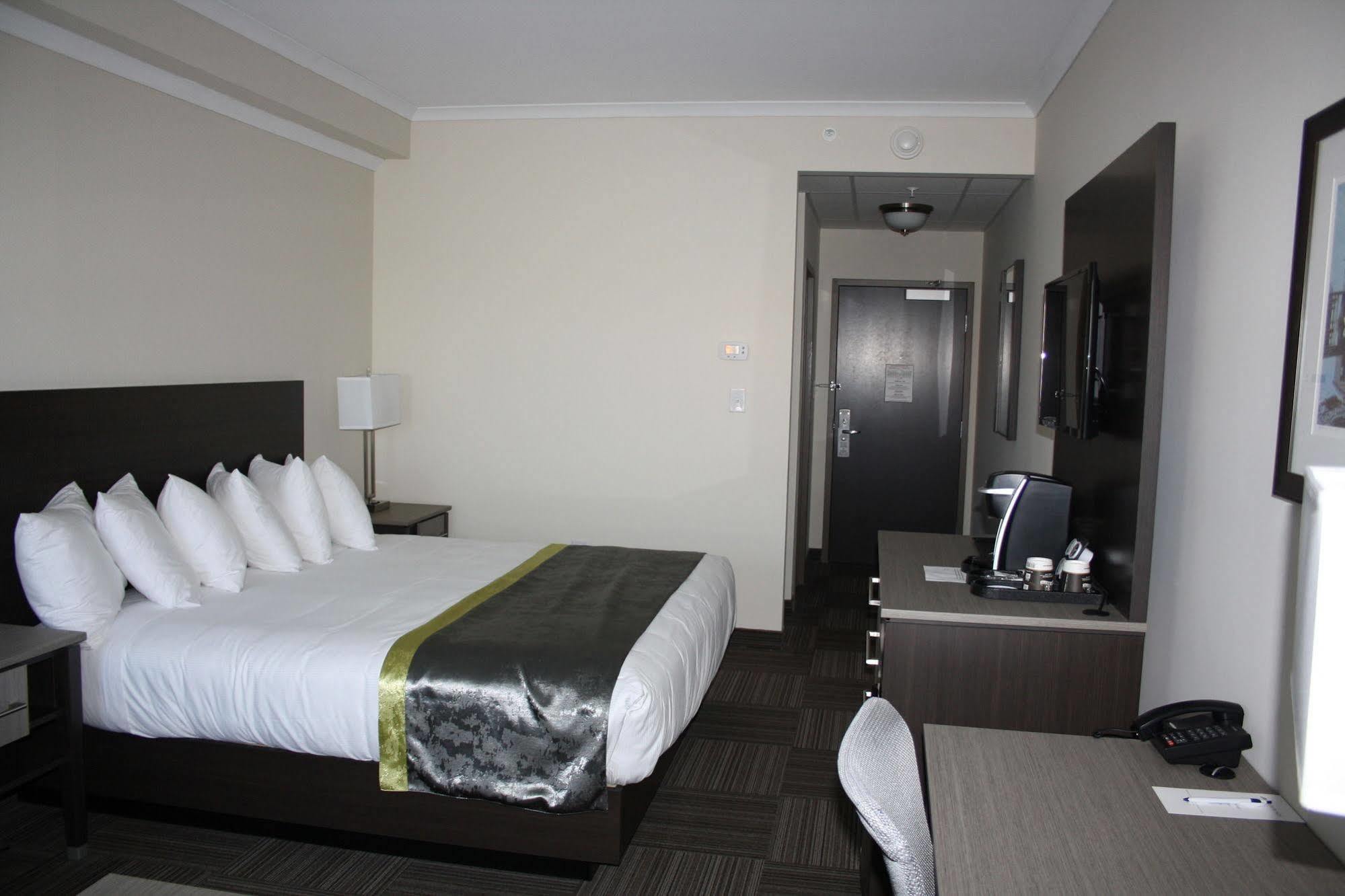 Crossroads Inn & Suites Paradise ภายนอก รูปภาพ